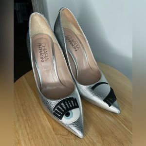 Chiarra ferragni silver pumps